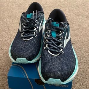 New in box!! Brooks Ghost 11 Womens Running Sz 6